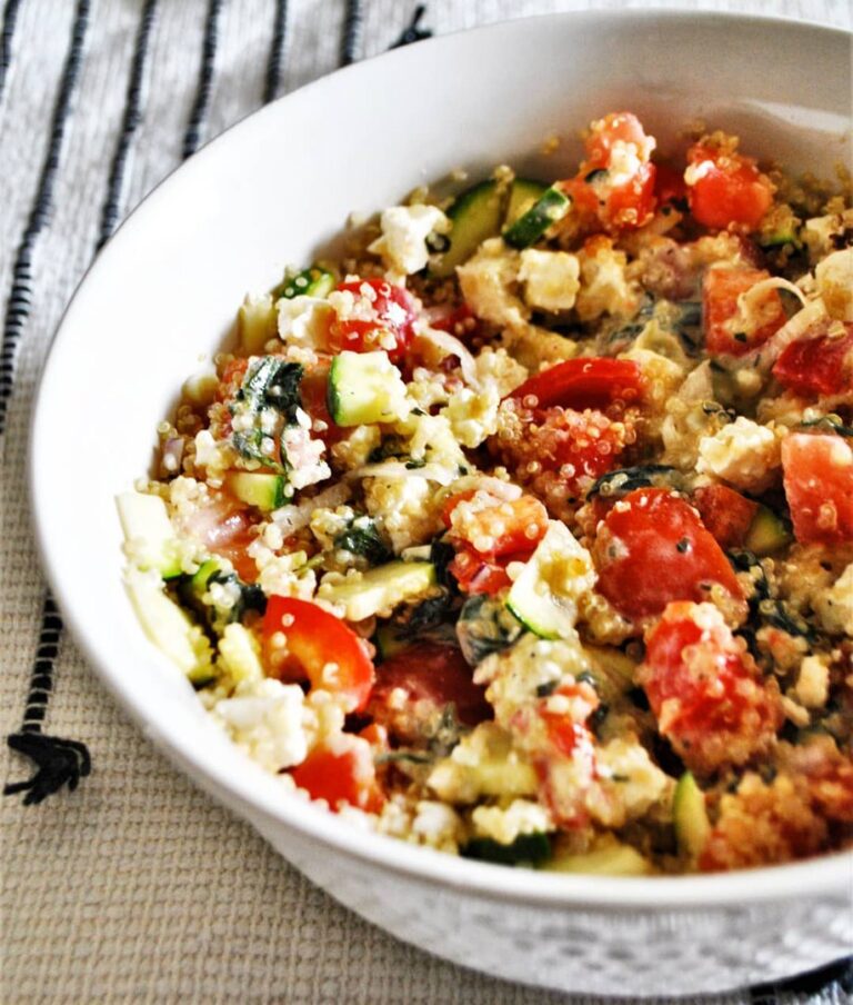 Salade de quinoa à la méditerranéenne Salade de quinoa à la méditerranéenne