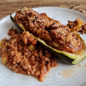 Courgettes farcies sauce bolognaise pimentée