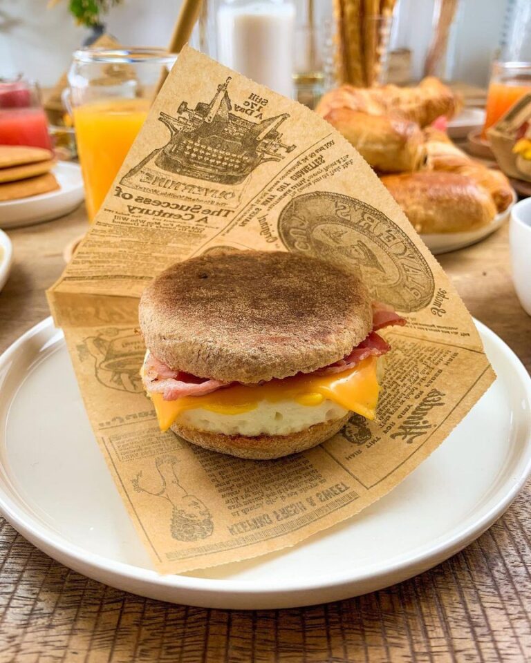 Muffin anglais oeuf bacon et cheddar Muffin anglais oeuf bacon et cheddar