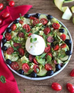 Salade courgette concombre et burrata à la truffe
