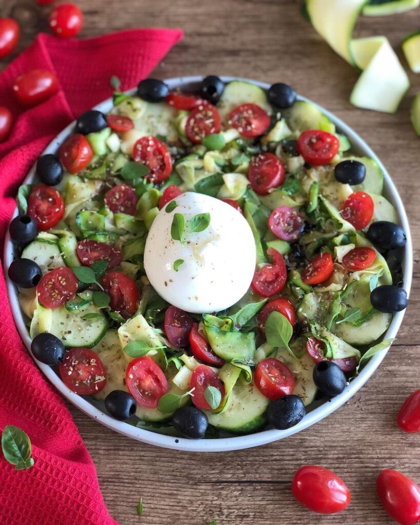 Salade courgette concombre et burrata à la truffe