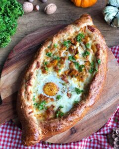 Pizza géorgienne croustillante