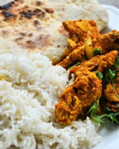 Butter chicken et cheese Naan
