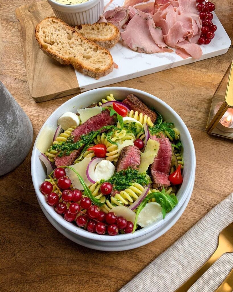 Salade de pâtes au boeuf et persillade