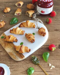 Mini croissants salés sucrées au jambon de Parme et mozzarella Mini croissants salés sucrées au jambon de Parme et mozzarella