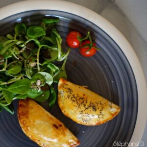 Empanadas au thon et tomates fraiches