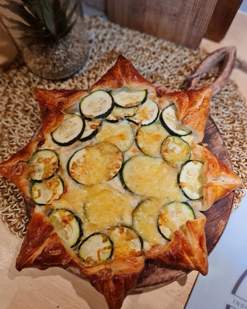 Tarte étoile aux courgettes, toastinettes de vache qui ri & chèvre