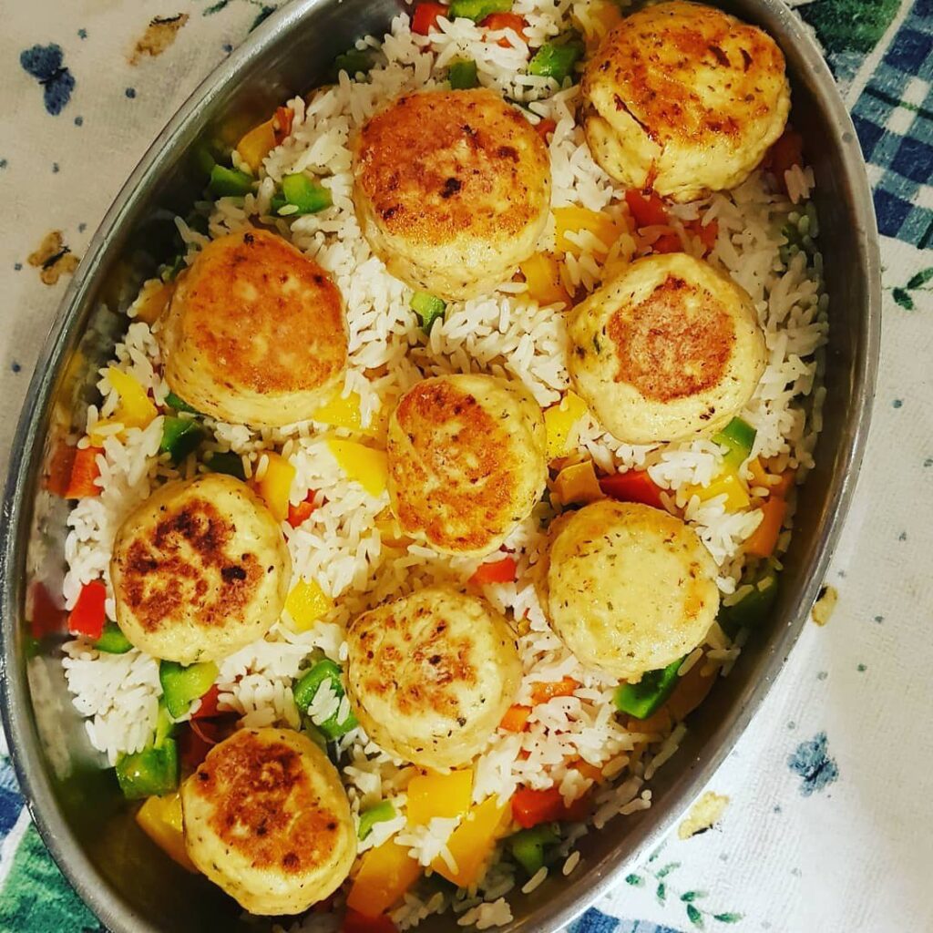 Boulettes de Poulet, Riz et Poivrons