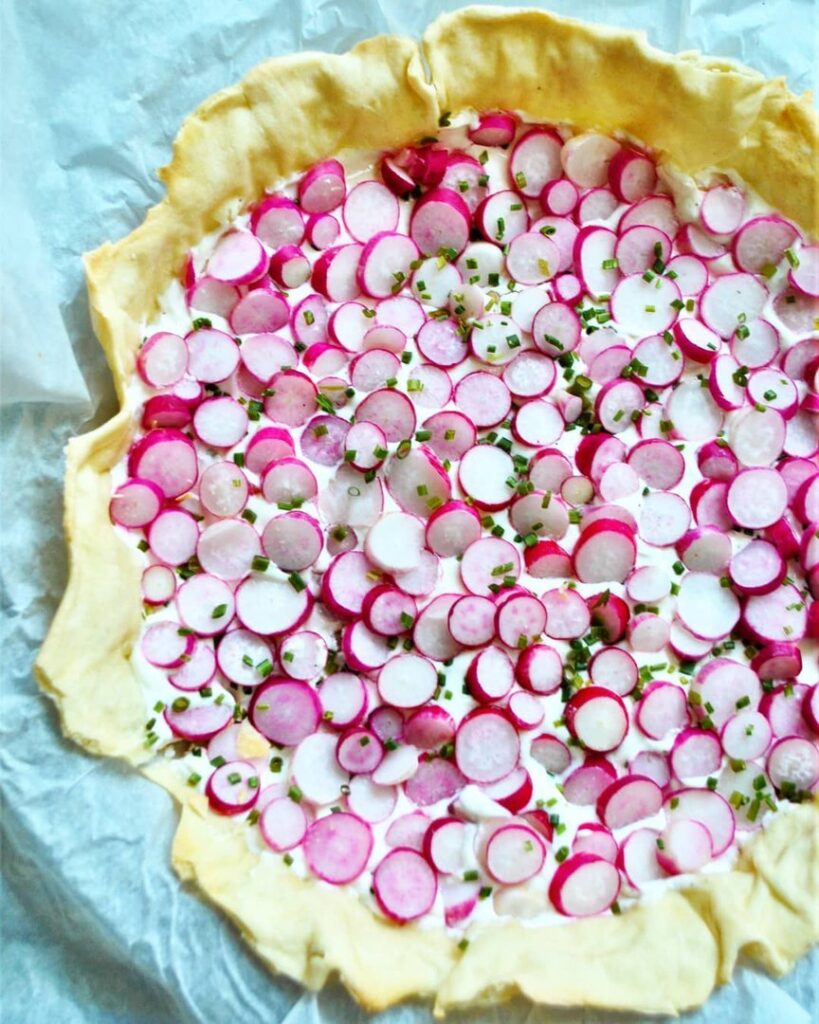 Tarte salée radis ciboulette