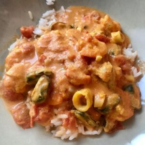 Crevettes – moules – calamars au curry & lait de coco