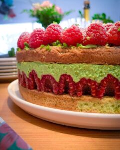 Gâteau de framboises à la pistache