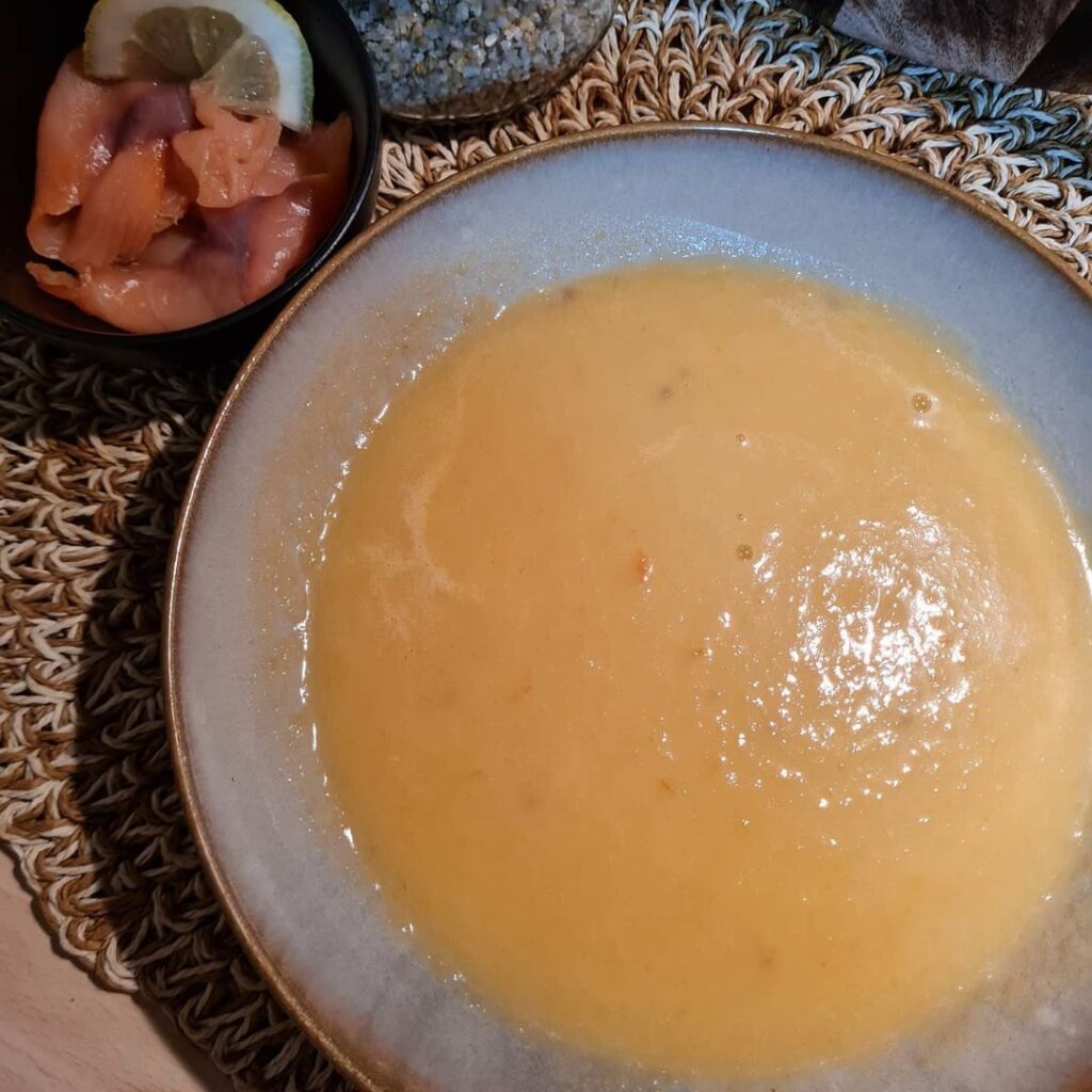 Soupe maison aux légumes et reste de saumon