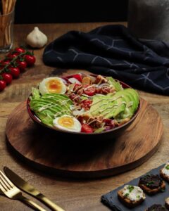 Salade César avocat et œuf mollet