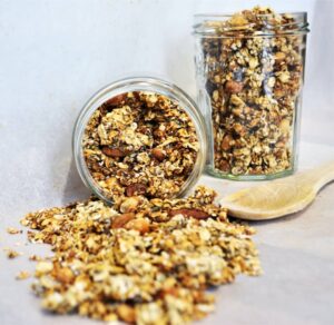 Granola maison aux fruits secs et cannelle