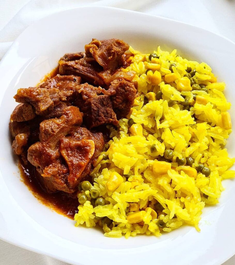 Riz aux légumes et viande de chèvre
