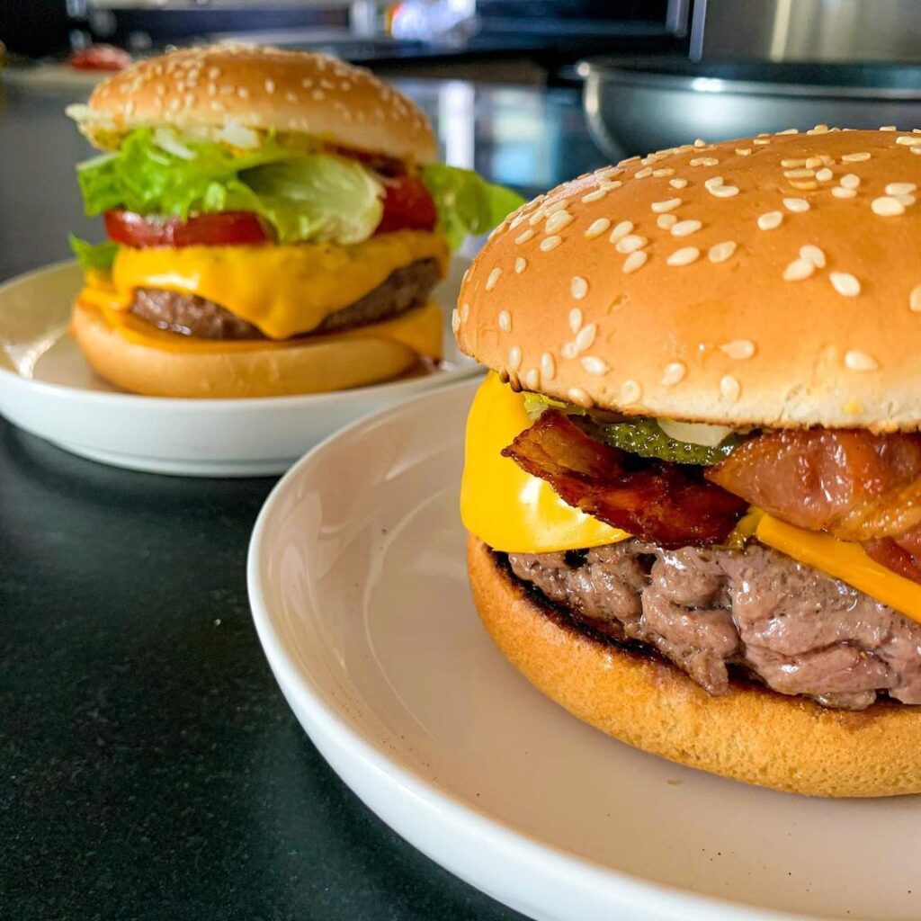 Burger tradi cheddar cornichons