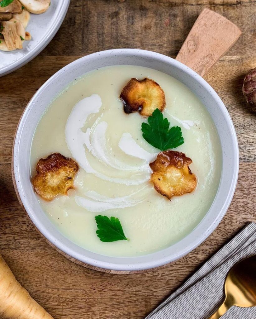 Soupe de panais topinambour et chips de panais