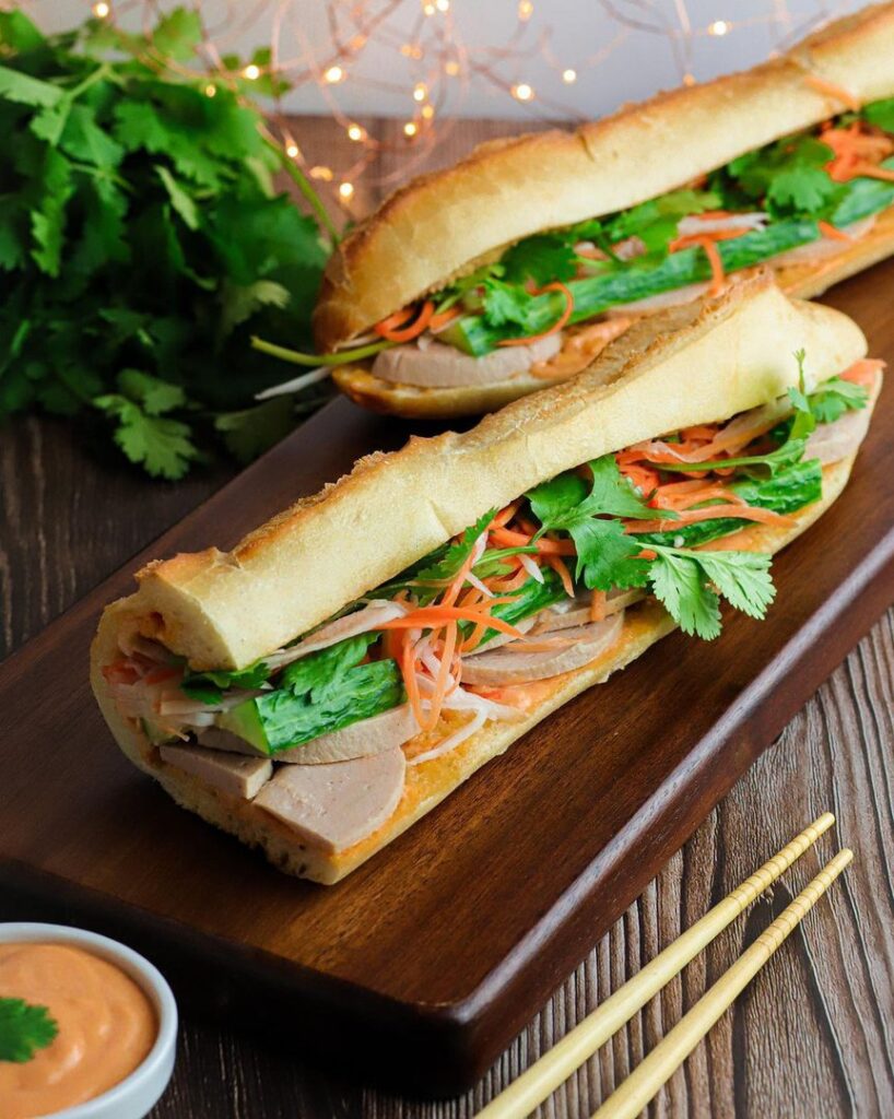 Sandwich banh mi et mayonnaise épicée