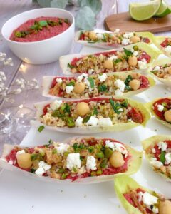 Endive garnies au houmous de betterave et feta