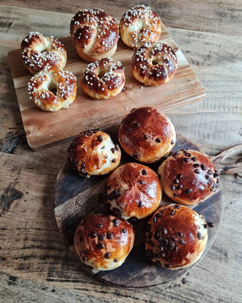 Briochettes aux pépites de chocolat & perles de sucre