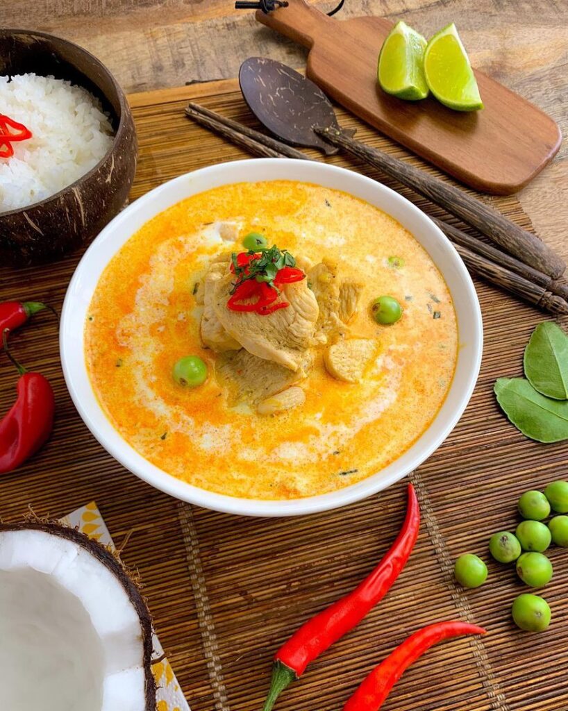 Poulet sauté au Curry Panang épicé