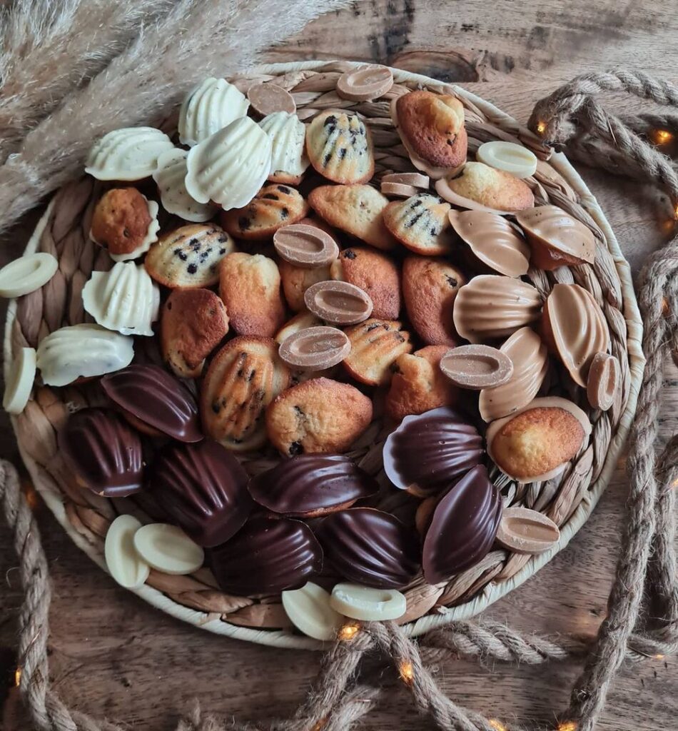 Madeleines aux pépites de chocolat & coques en chocolat