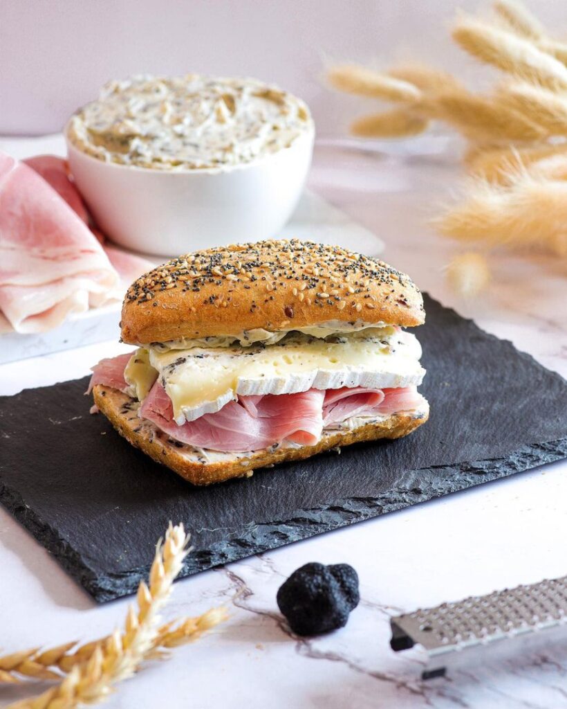 Sandwich jambon brie et truffe fraîche