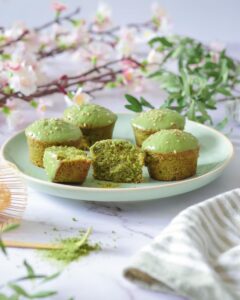 Muffins au thé matcha et glaçage au chocolat
