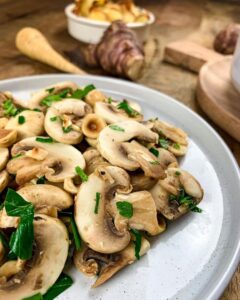 Salade de champignons aux noisettes