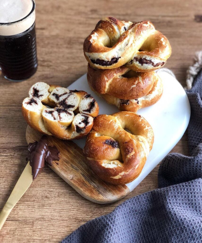 Bretzels fourrés à la pâte à tartiner au chocolat