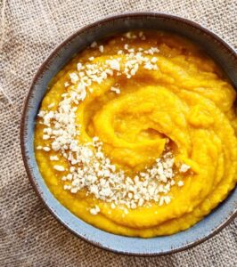 Velouté de patates douces aux cacahuètes