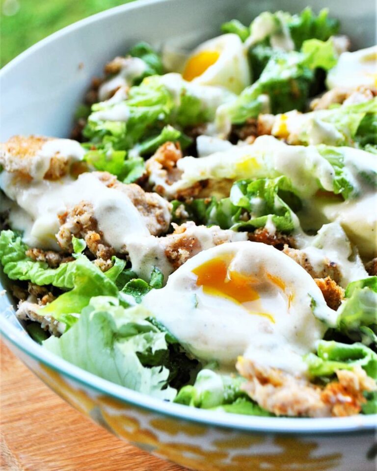 Salade César au poulet pané