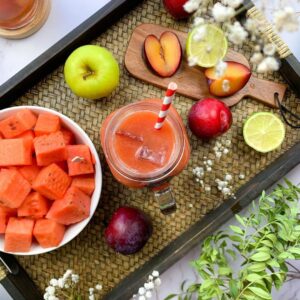 Jus de fruits frais à la pastèque, prune pomme et citron vert