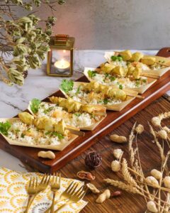 Brochettes de poulet au lait de coco et cacahuètes