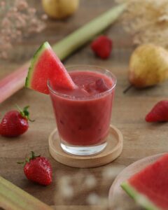 Jus de fruits frais à la pastèque et rhubarbe