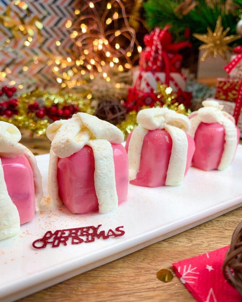 Mini entremets cadeaux aux framboises