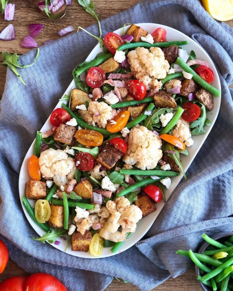Salade et pommes de terre au four