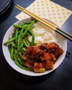 Poulet frit coréen et poêlée de haricots verts