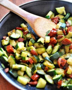 Courgettes sautées amandes chorizo