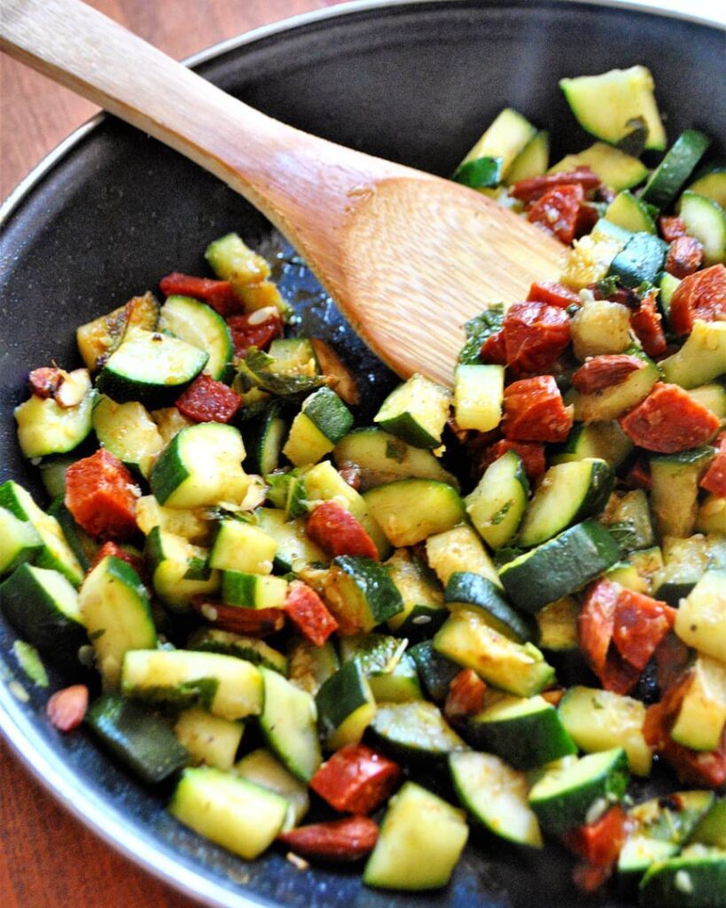 Courgettes sautées amandes chorizo