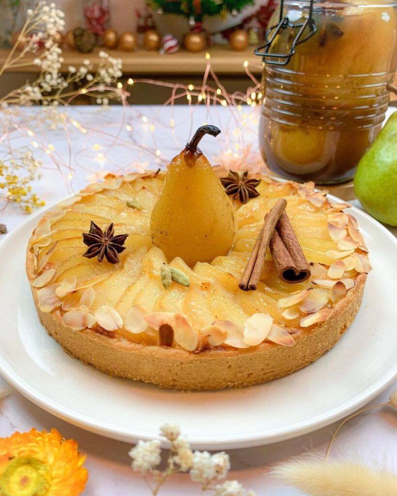 Tarte aux poires pochées aux épices