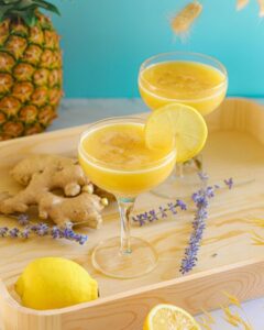 Jus de fruit frais d’ananas citron et gingembre