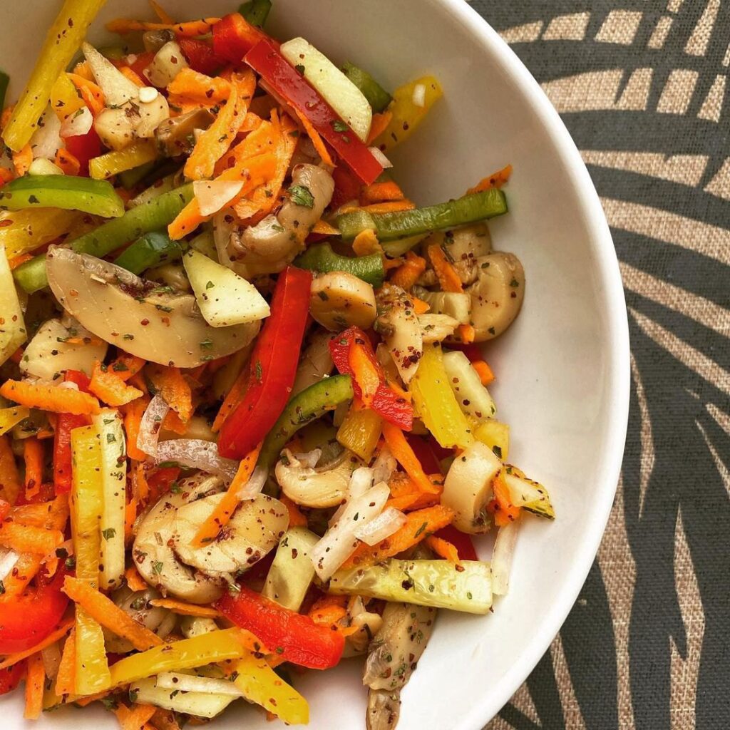 Salade poivrons carotte concombre champignons