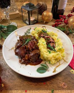 Sot-l&rsquo;y-laisse de dinde au vin rouge