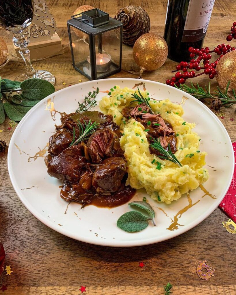 Sot-l&rsquo;y-laisse de dinde au vin rouge