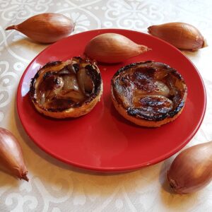 Tatin d&rsquo;échalotes