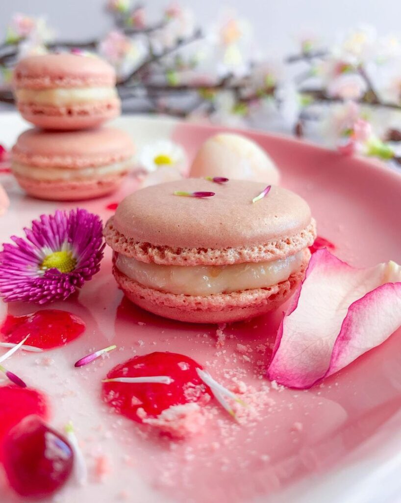 Macarons à la rose et au litchi