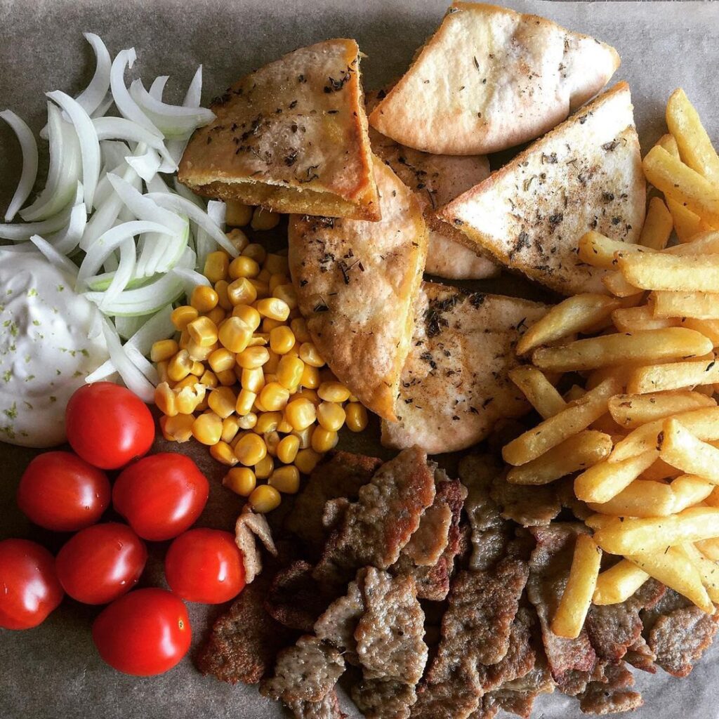 Pain Gyros et sauce au yaourt citronnée