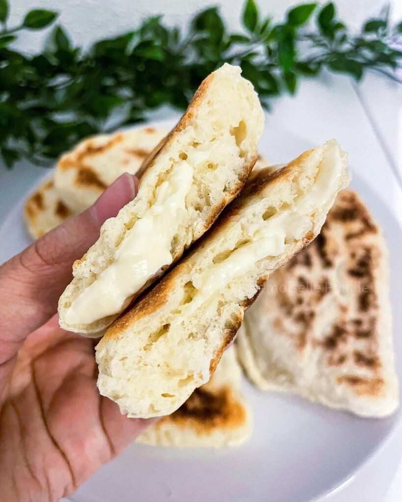 Naans rapides au fromage fondu
