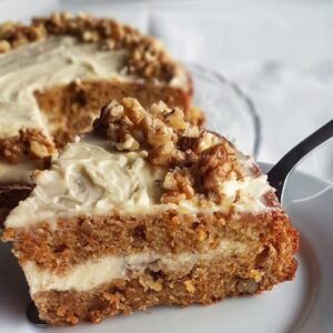 Cake aux carottes avec glaçage maison
